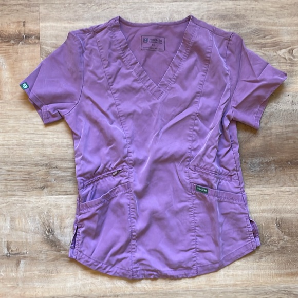 Mediclo Scrub Set - Picture 2 of 3